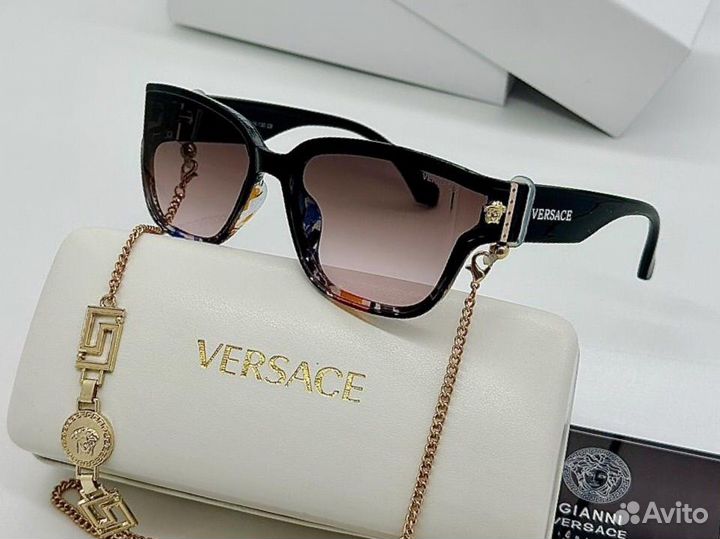 Солнцезащитные очки. Versace