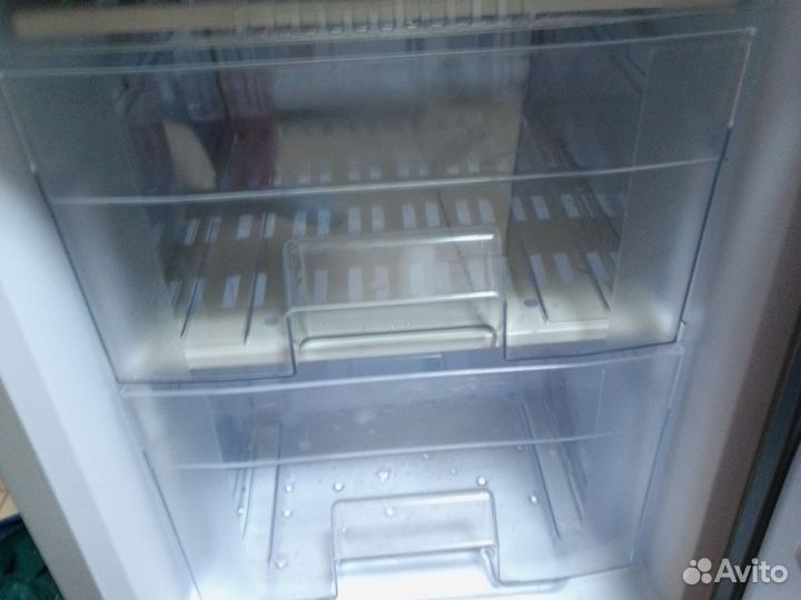 Холодильник двухкамерный новый