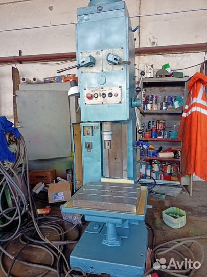 Вертикально-сверлильный станок 2н135