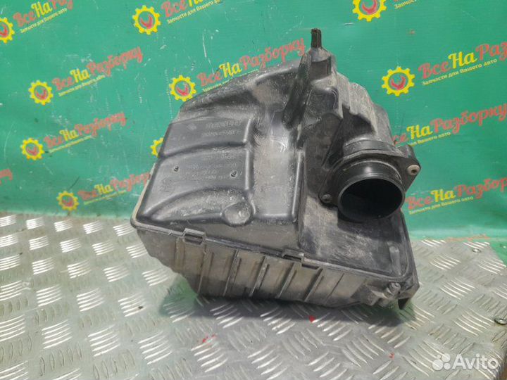 Корпус воздушного фильтра Renault Fluence седан