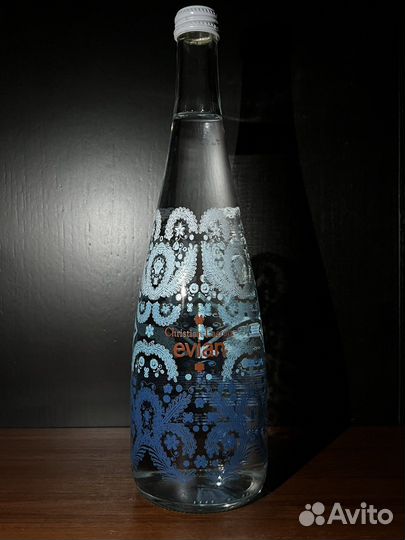 Коллекционная бутылка Evian Christian Lacroix 2017