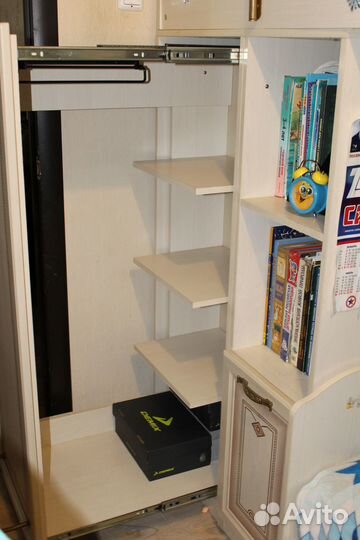 Продаю двух ярусную кровать