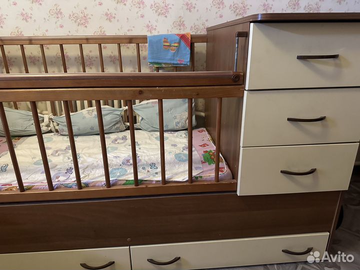 Детская кроватка