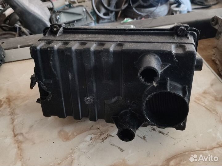Корпус воздушного фильтра Ford Focus 1 zetec 2.0