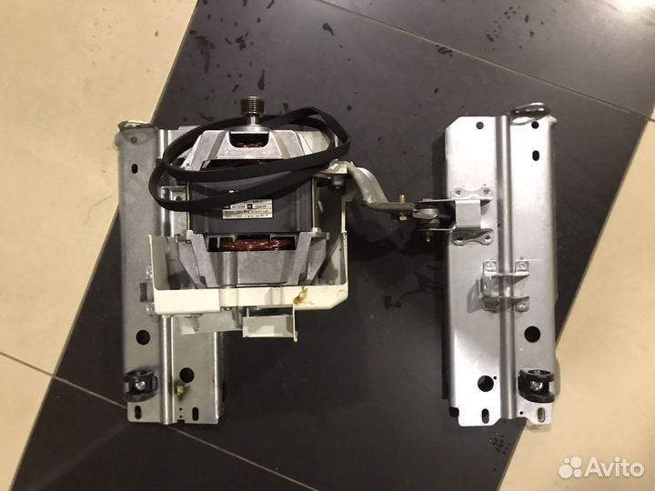 Двигатель Miele 4674086 Nr: 044108