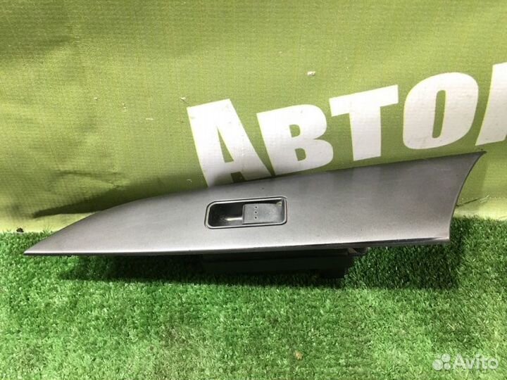 Кнопка стеклоподъемника передняя правая Mazda