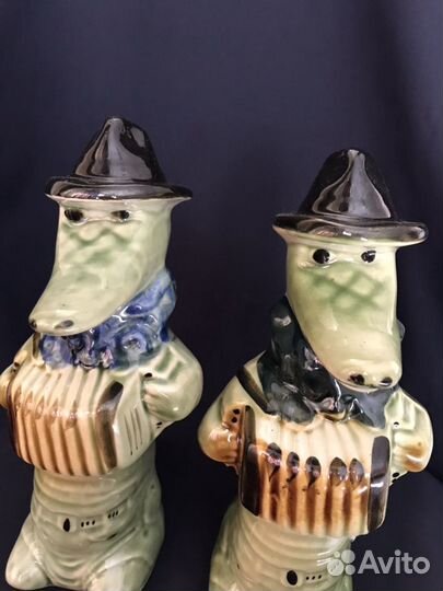 Крокодил Гена с гармошкой.Фаянс.СССР.Статуэтки