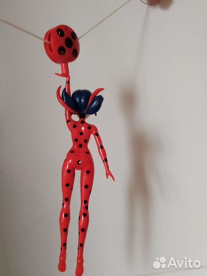 Фигурка Леди Баг на тарзанке