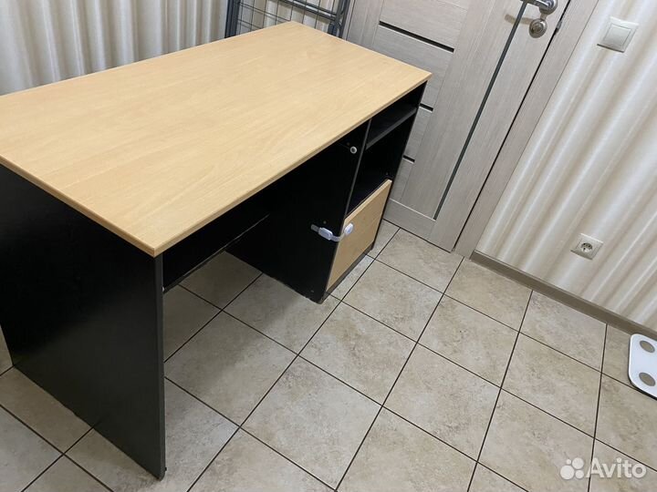 Письменный стол