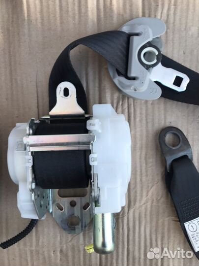 Ремень безопасности передний Lexus IS250