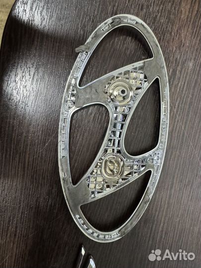 Эмблемы крышки багажника hyundai solaris 2