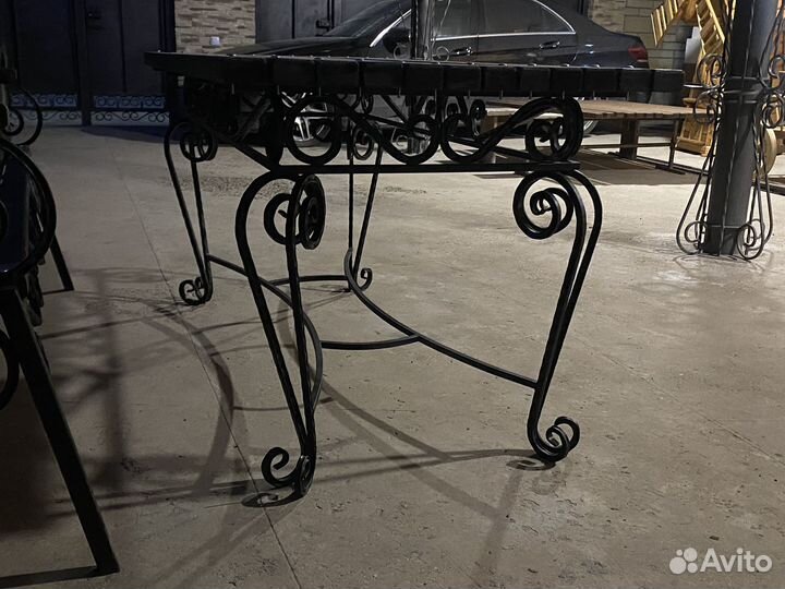 Кованый стол