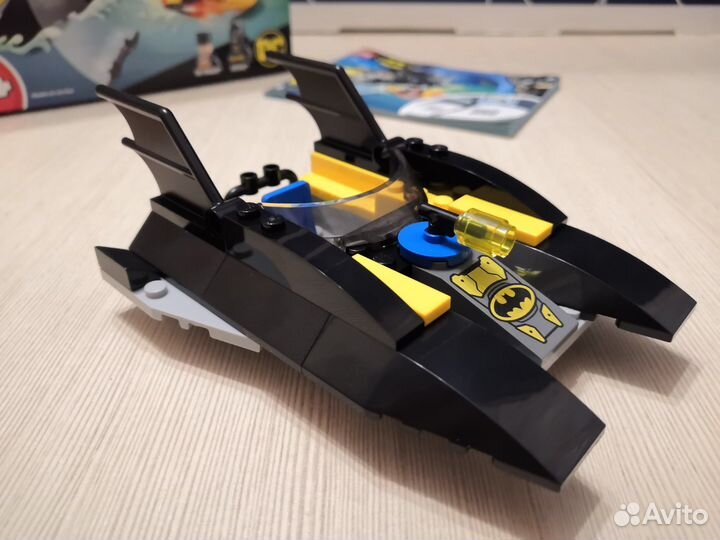 Lego DC 76158 Погоня за Пингвином на Бэткатере