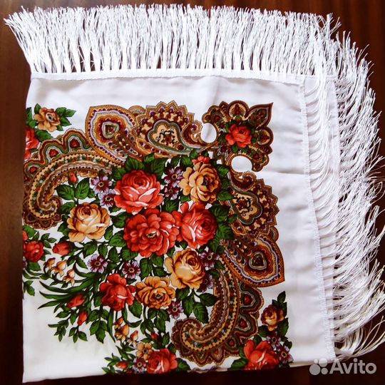 Платок белый 110х110