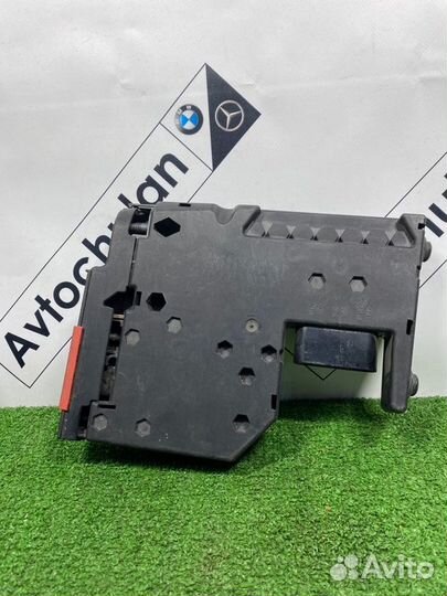 Блок предохранителей передний Mercedes-Benz