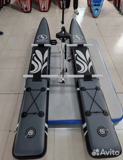 Велосипед на водных надувных понтонах