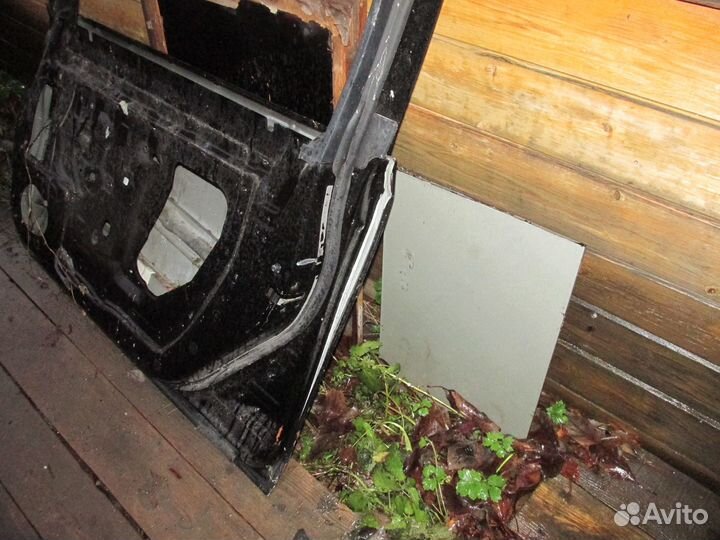 Дверь с дефектами Nissan Leaf Ze0,Aze0 в наличии