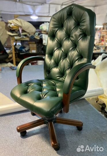 Офисное кресло