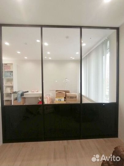 Стеклянная перегородка для зонирования