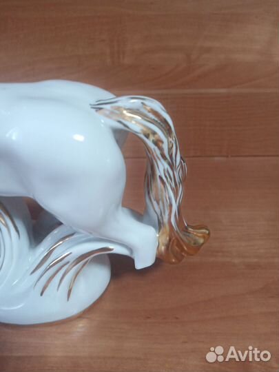 Фарфоровая статуэтка