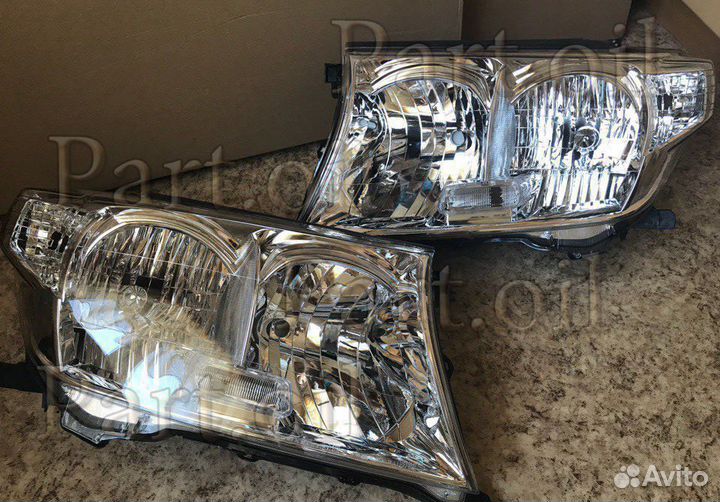 Фара новая Toyota Land Cruiser 200 2007-2011