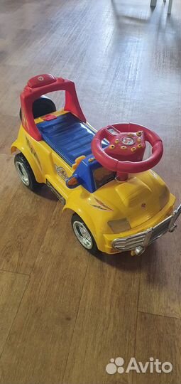 Детская машина каталка с подсветкой