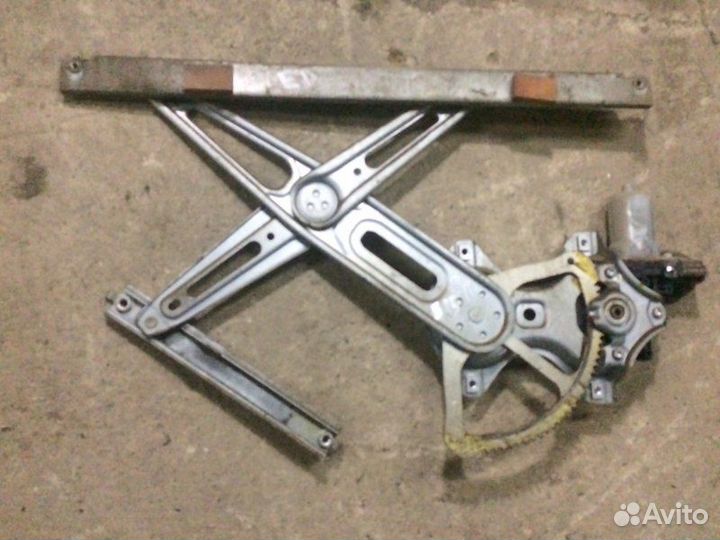Стеклоподъемник передний правый Toyota Auris E15