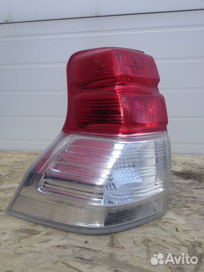 Фонарь задний левый Toyota Land Cruiser Prado