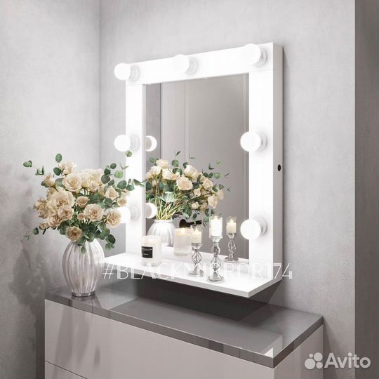 Навесное зеркало с полочкой и подсветкой