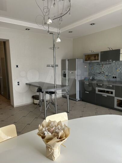 3-к. квартира, 129 м², 5/8 эт.