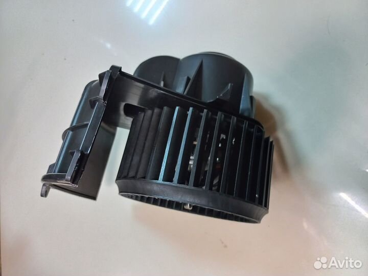 Мотор отопителя салон VolkswageTransporterT5 2003