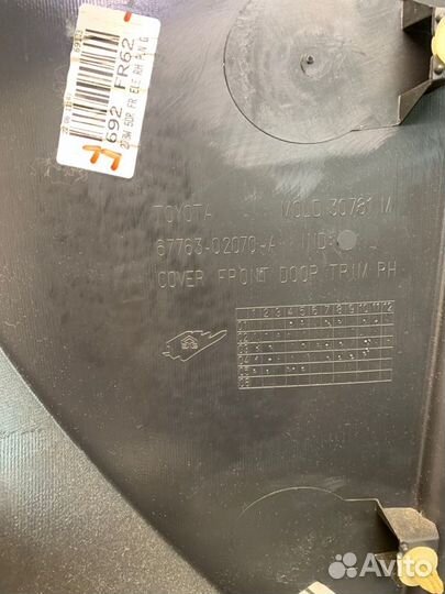 Обшивка двери передняя правая Toyota Corolla E12