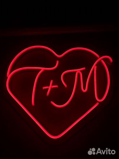 Неоновая вывеска с любой надписью