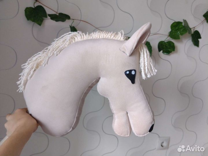 Изобелловый хоббихорс/ лошадка на палочке