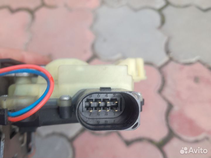 Замок двери передний левый Skoda octavia tour