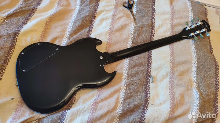 Реплика Gibson SG чёрная с широким пикгардом