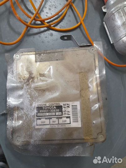 Блок управления двс Toyota 3sfe 89661-32830