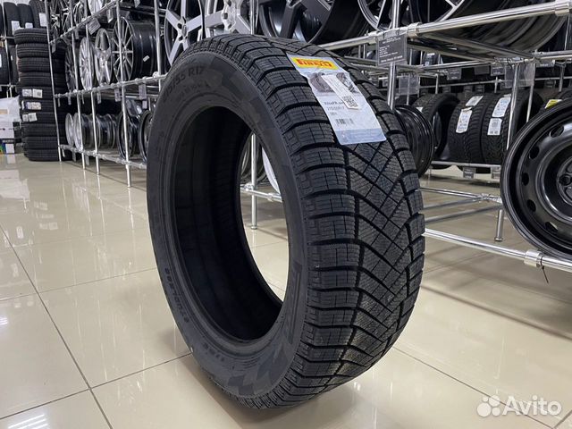 Pirelli Ice Zero FR 215/55 R17