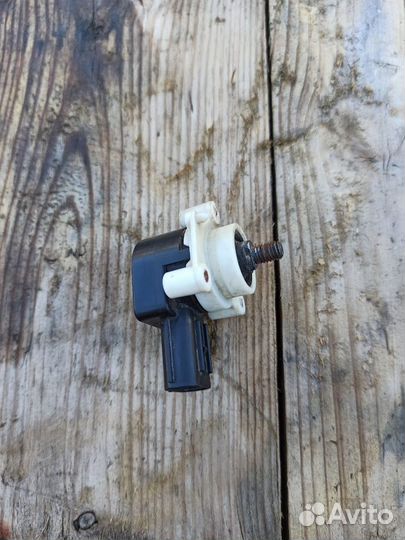 Датчик положения кузова Toyota 8940860030