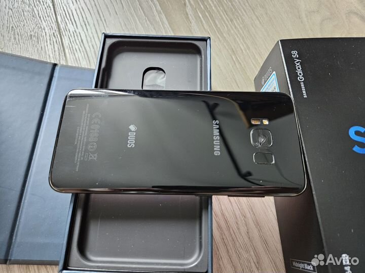 Samsung Galaxy S8, 4/64 ГБ