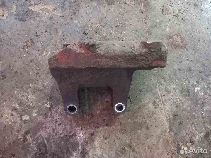 Кронштейн реактивной тяги DAF левый