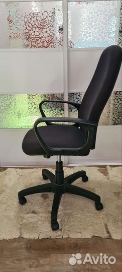 Офисное кресло