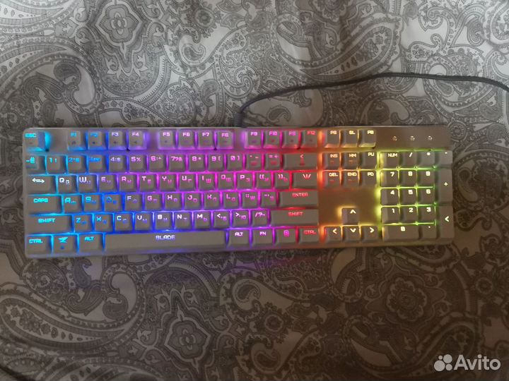 Игровая механическая клавиатура белая