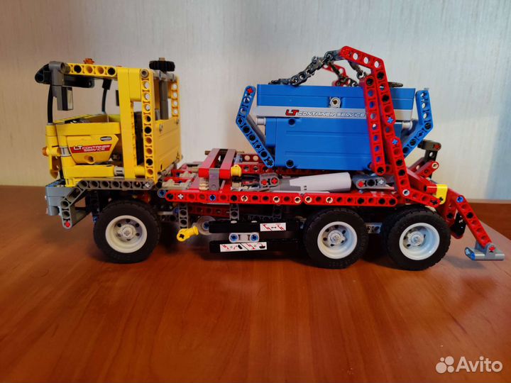 Lego 42024 Technic контейнеровоз