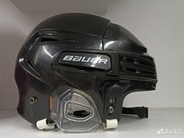 Хоккейный шлем