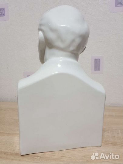 Статуэтка фаянсовая В.И.Ленин.Высота 36 см.Бюст Ле