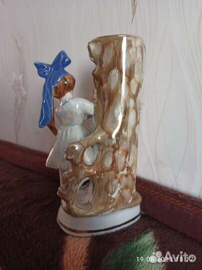 Фарфоровая статуэтка - ваза и подсвечник
