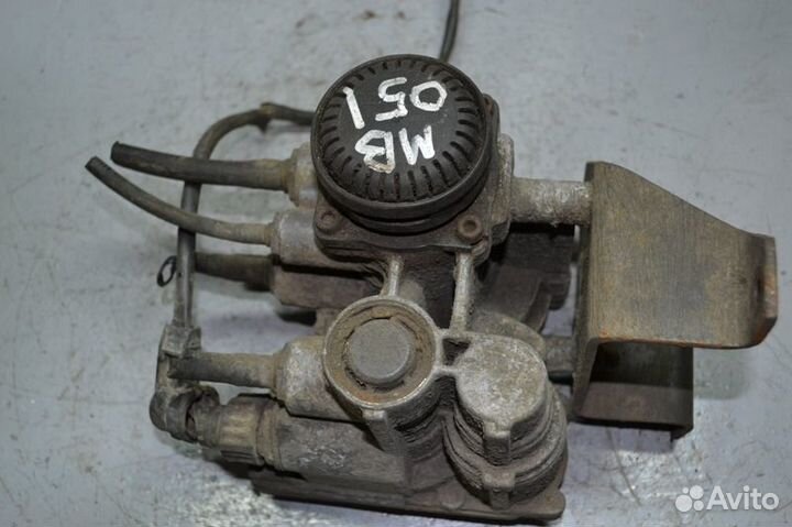 Кран управления тормозами прицепа mercedes-benz Ac