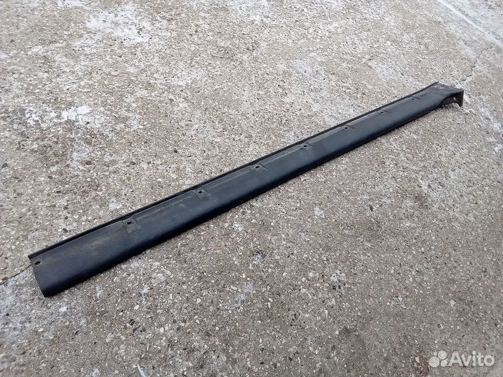 Накладка порога правая Toyota Hilux Serf 185