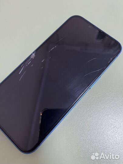 Телефон iPhone 13